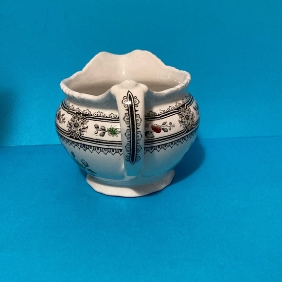 Antique Dorsey Pattern Creamer Made in England by Woods and Sons. - Picture 3 of 8